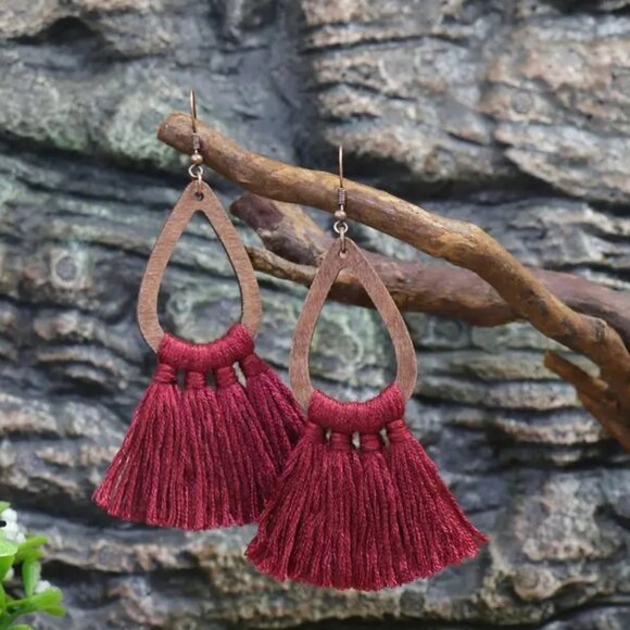 NWOT Boho Wooden Round Drop Shape  Burgundy Tassel Pendant - Picture 1 of 1